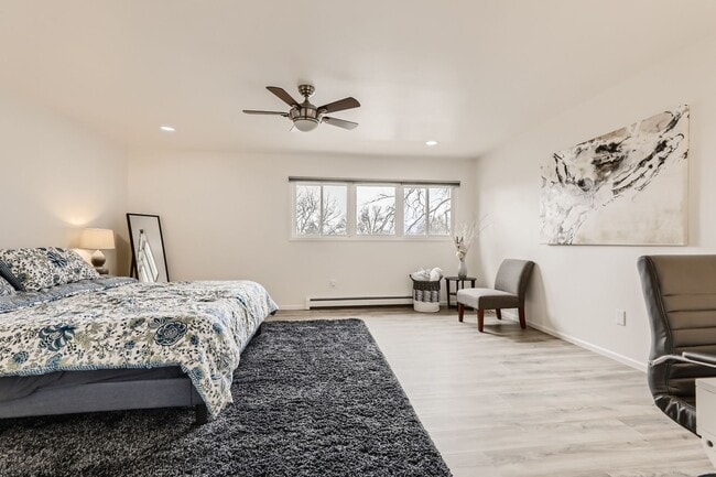 Building Photo - Updated 3 BDR Townhome in King's Ridge