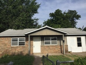 Building Photo - 3 bedroom
