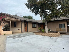 Building Photo - 8474 Golden Ridge Rd