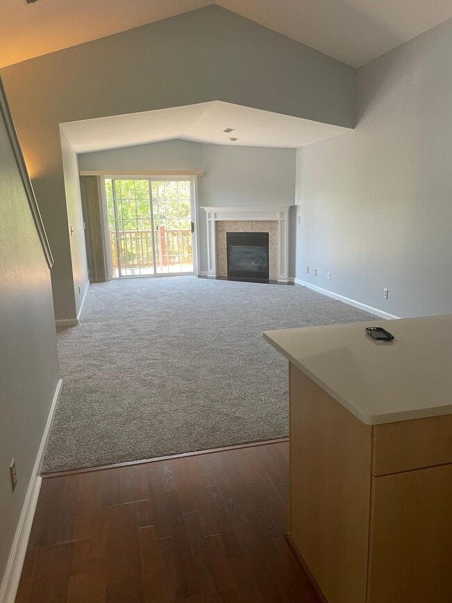 Building Photo - N17W26887 E Fieldhack Dr