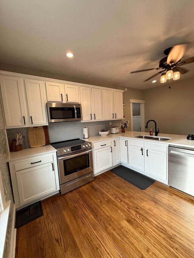 Building Photo - 4 Bedroom, Two Story House