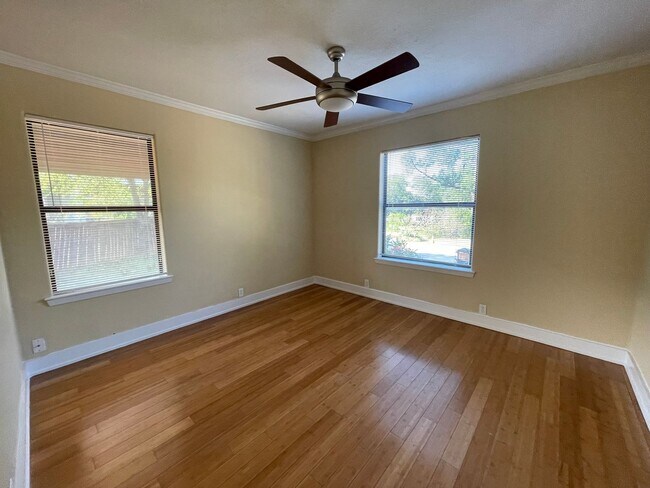 Building Photo - 7bed/6.5bath + 3 car garage and carport