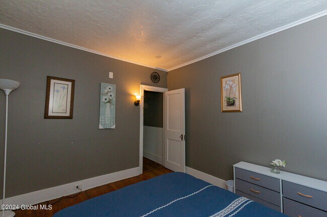 Building Photo - 461 N Main St