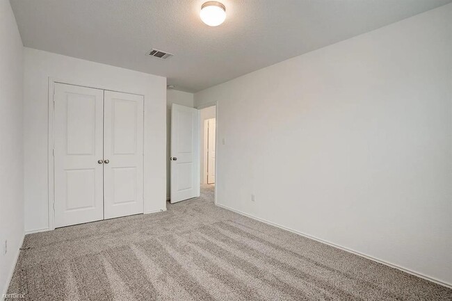 Building Photo - 209 Majestic Cedar Dr