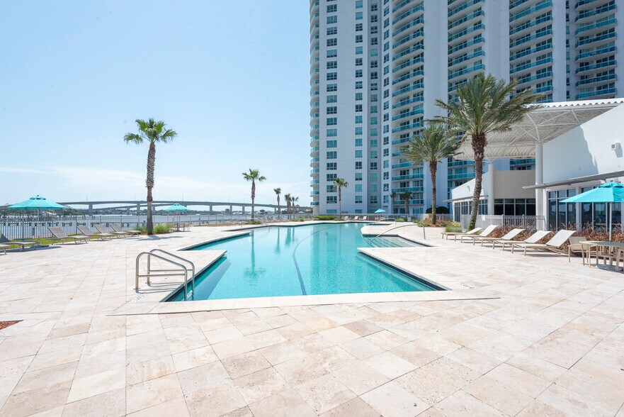 Building Photo - 231 Riverside Dr