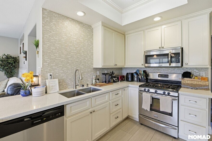 Building Photo - 44873 Rein Ct