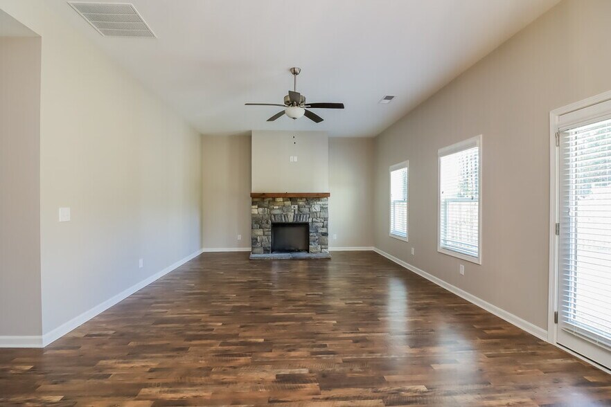Building Photo - 356 Webster Lake Dr