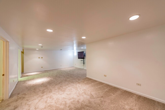 Building Photo - 18225 W Lindenwood Dr