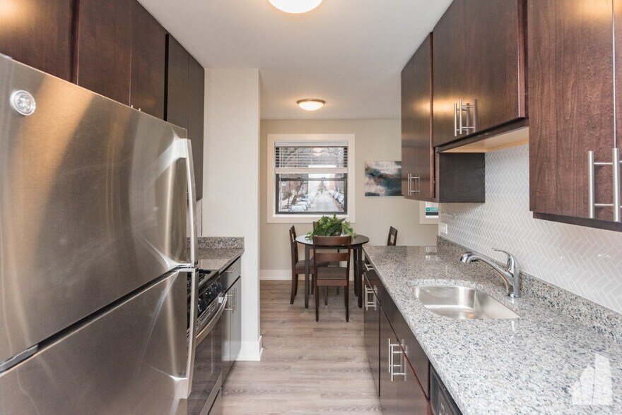 Building Photo - 525 W Surf
