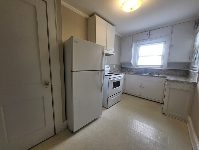 Building Photo - 399 Kerr St NW