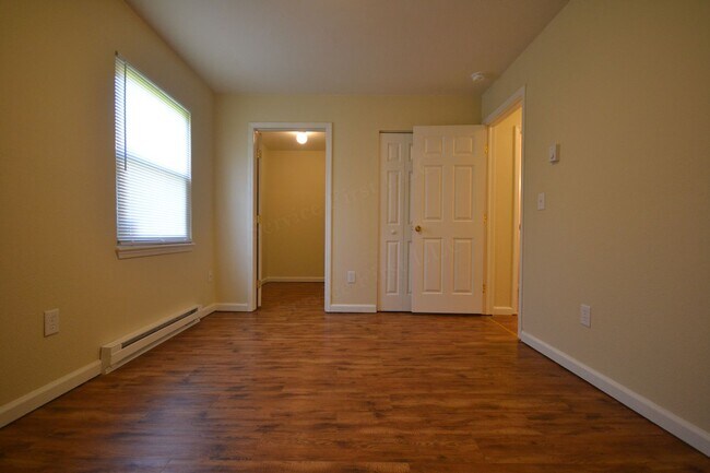 Building Photo - Marshfield Apartments