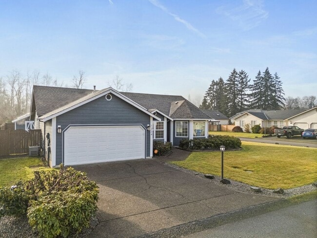 Building Photo - Beautiful 3-Bedroom, 2-Bath Home on a Corner Lot in Spanaway