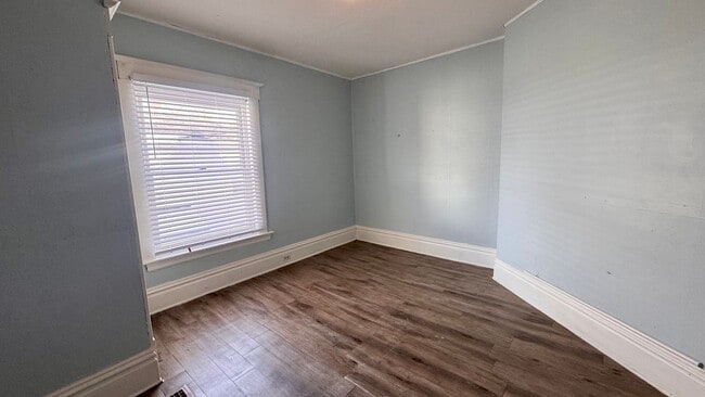 Building Photo - 633 Livingston Ave NE