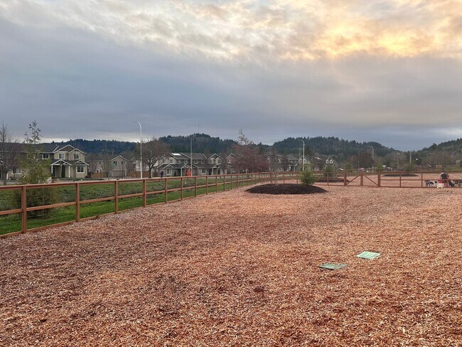 Building Photo - Modern 3-Bedroom 2.5 Bath Single Family Home in Gresham!