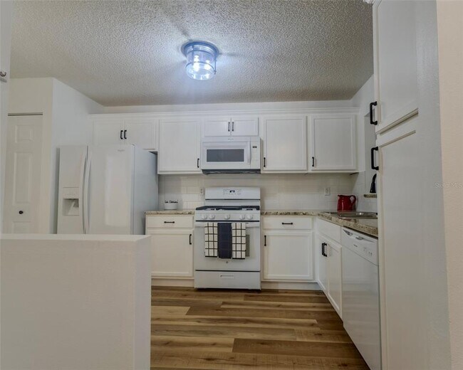 Building Photo - 1807 Garden Lake Dr
