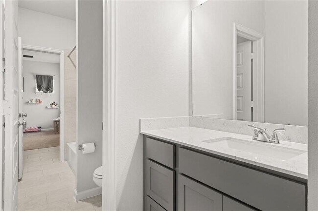 Building Photo - 5015 Walnut Grv Ln