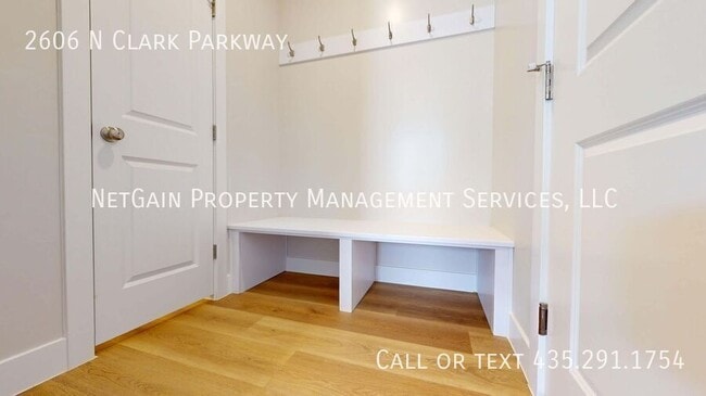 Building Photo - 2606 N Clark Pkwy