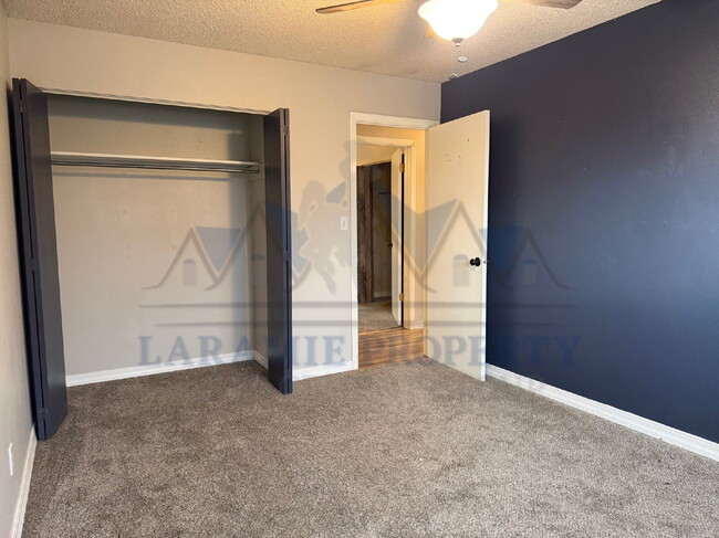 Building Photo - 3 Bedroom Home