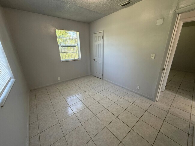Building Photo - 17921 NW 5th Ave