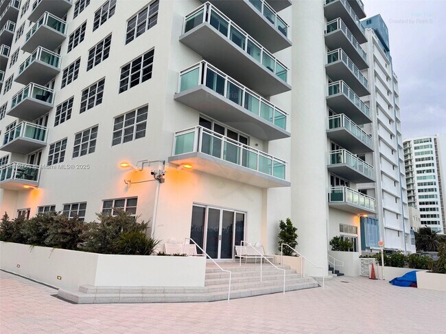 Building Photo - 6917 Collins Ave