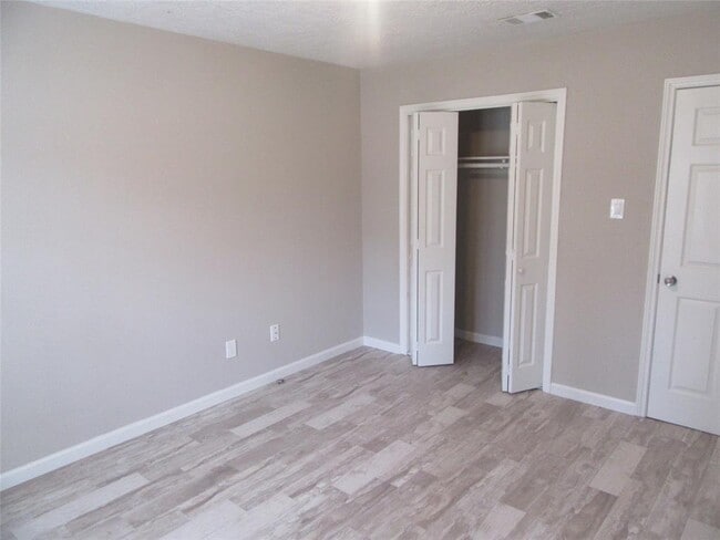 Building Photo - 25822 Glen Loch Dr