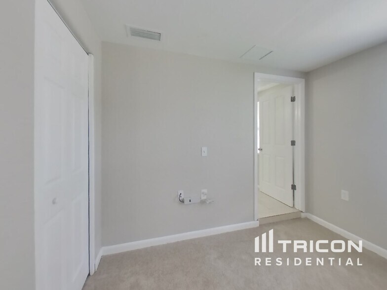 Building Photo - 3007 Bucida Dr