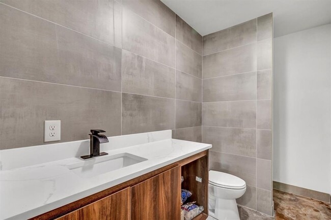 Building Photo - 1201 Co Rd 138