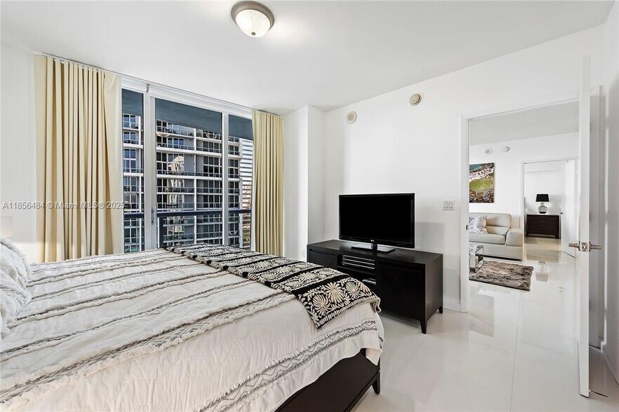 Building Photo - 475 Brickell Ave