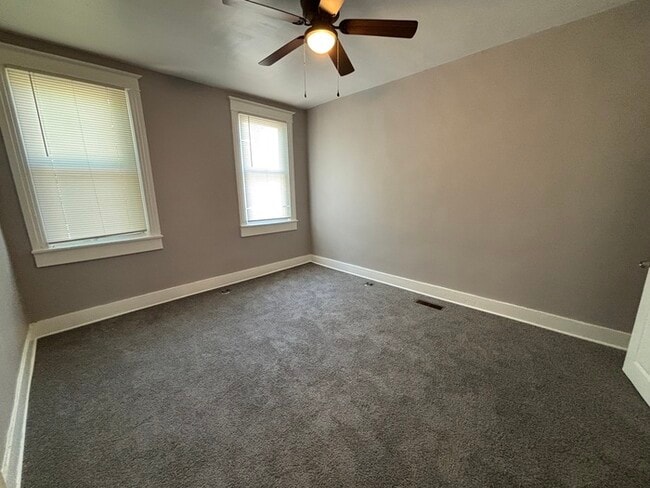 Building Photo - 4 Bedrooms