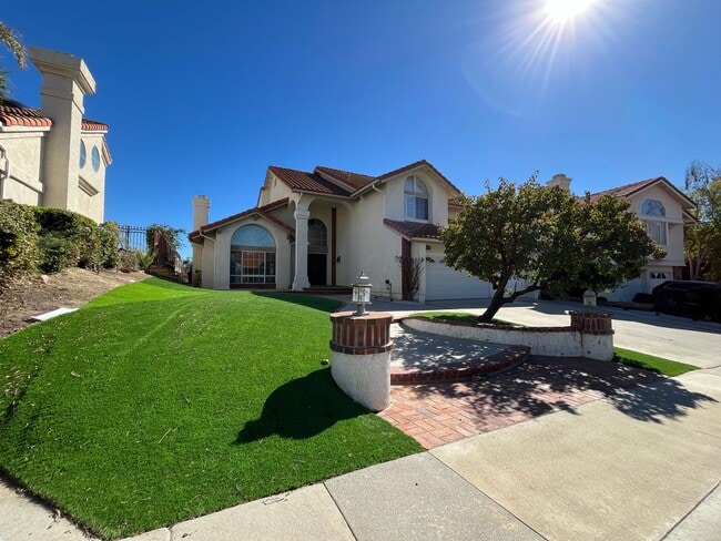 Building Photo - MOVE IN READY 5+4 in guard-gated Porter Ranch community!