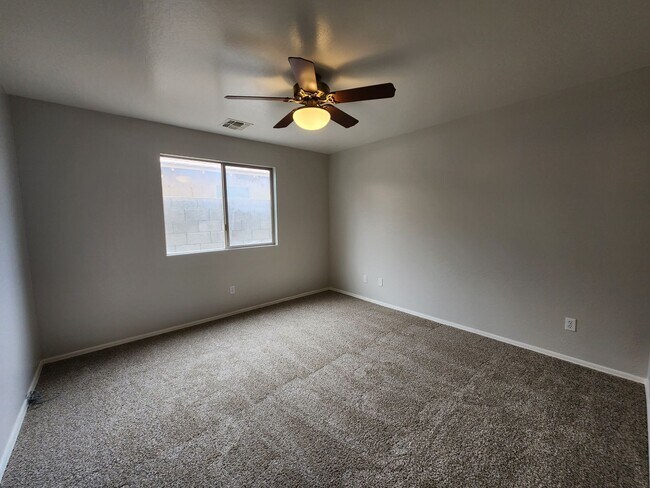 Building Photo - Promotion!  4 Bed 2.5 Bath Home with Split...