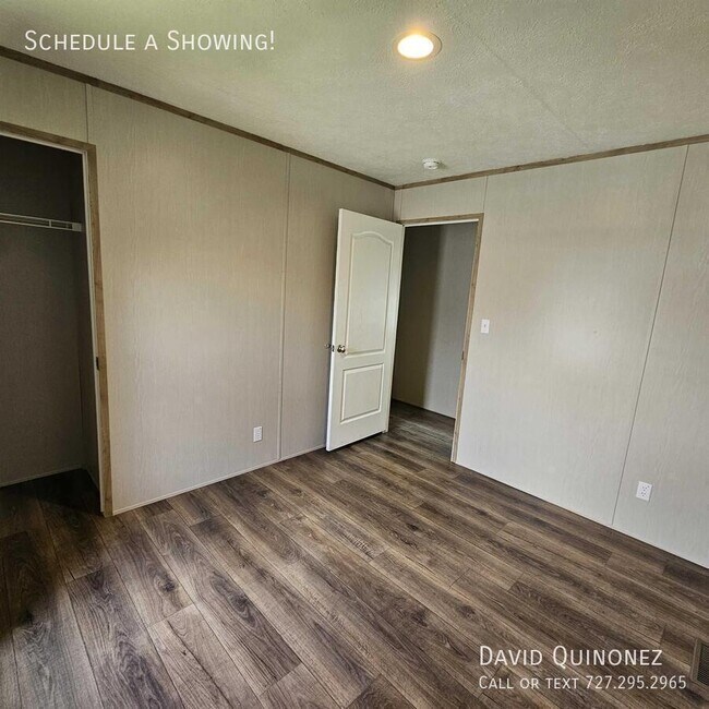 Building Photo - 3211 Victor-