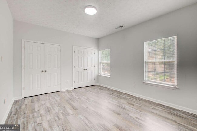 Building Photo - 2470 Stonegate Dr