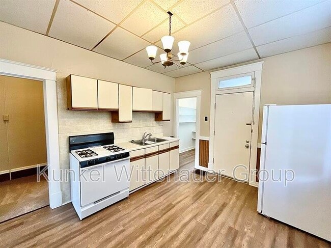 Building Photo - 907 N Church St