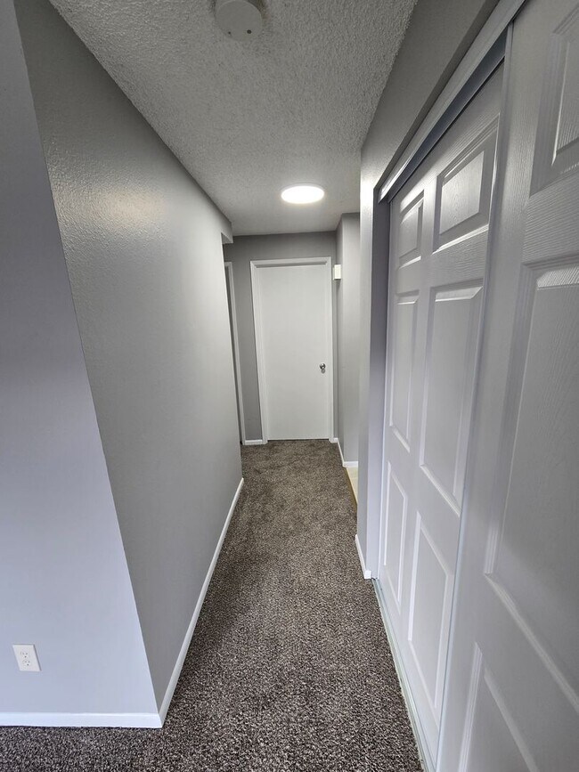 Building Photo - All Seasons Condo