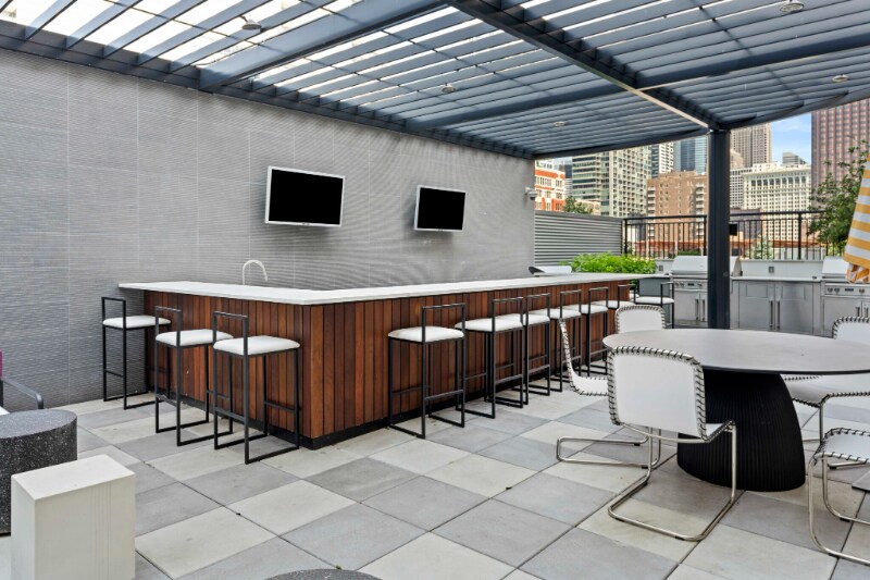 Building Photo - 880 S Clark St