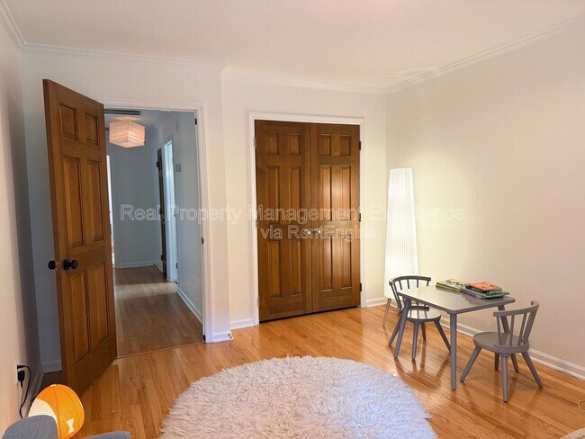 Building Photo - 1208 Nottingham Dr