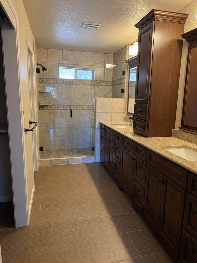 Building Photo - Beautiful Golf Course Home for Rent – Dayton, NV