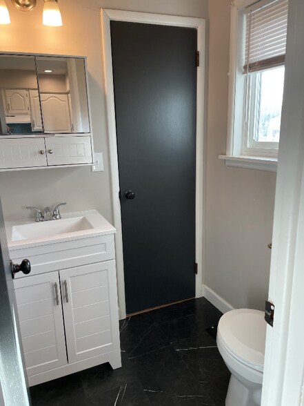 Building Photo - 1702 Terrace Ct