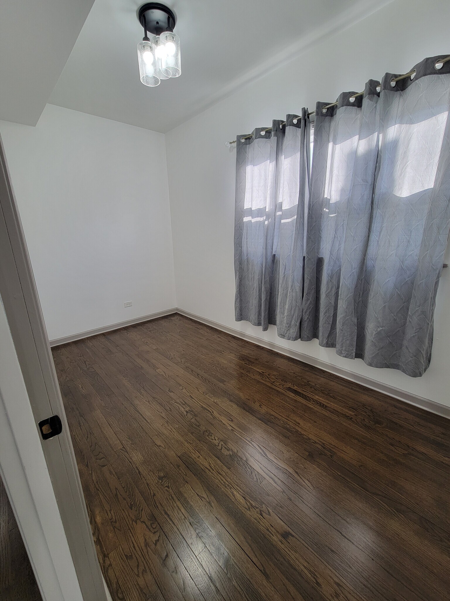 Bedroom 1 angle 1 - 3219 W McLean Ave