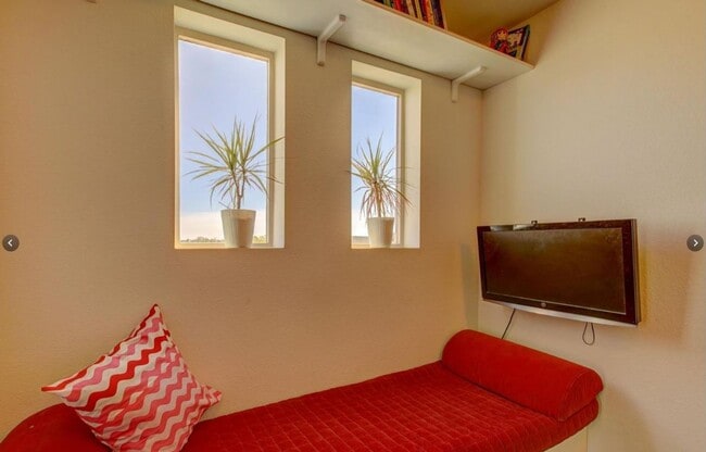 Building Photo - Long Realty & Property Management- Furnish...