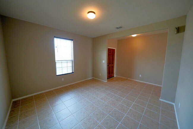 Building Photo - 3730 Acorn Pl