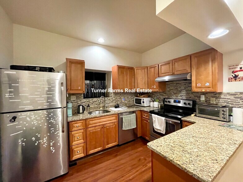 Building Photo - 616 Columbus Ave