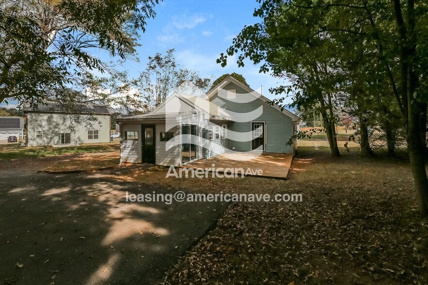 Building Photo - 675 Hammett Store Rd