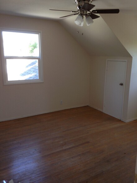 Larger bedroom - 4113 Cobblestone Drive