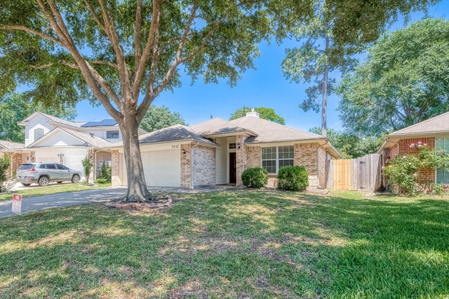 Building Photo - Spacious 3-Bedroom, 2-Bathroom Home with F...