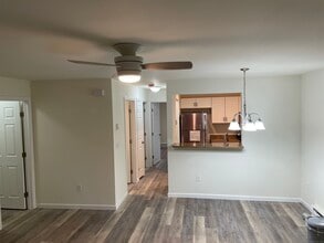 Building Photo - 8 Rose Ln