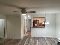 Building Photo - 8 Rose Ln