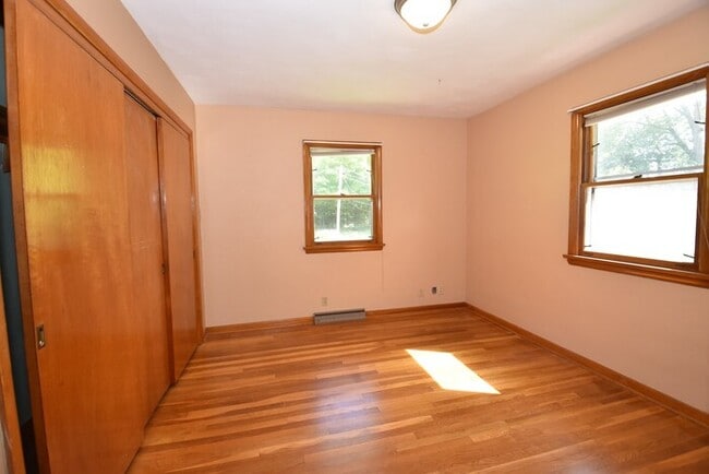 Building Photo - Beautiful 3 Bedroom Home over Looking Lake Chapin