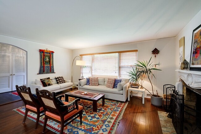 Building Photo - Furnished, Detached Home in Bethesda Alta ...